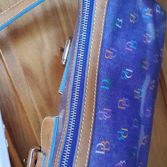 Dooney and Bourke purple purse - Picture 6 of 13